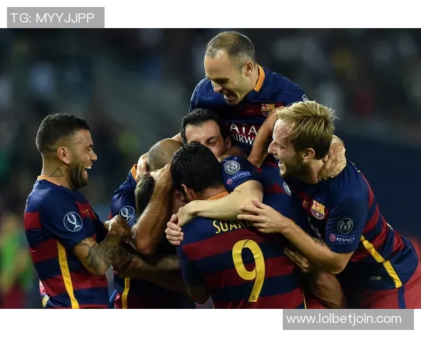 友谊赛精彩对决AC米兰与巴萨战成平局乌龙球引发全场欢呼