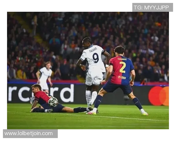 巴萨狂胜国米四球乌龙球引发全场争议与热议