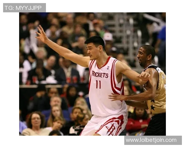 姚明与内内的巅峰对决：篮球场上的传奇较量与友谊的见证