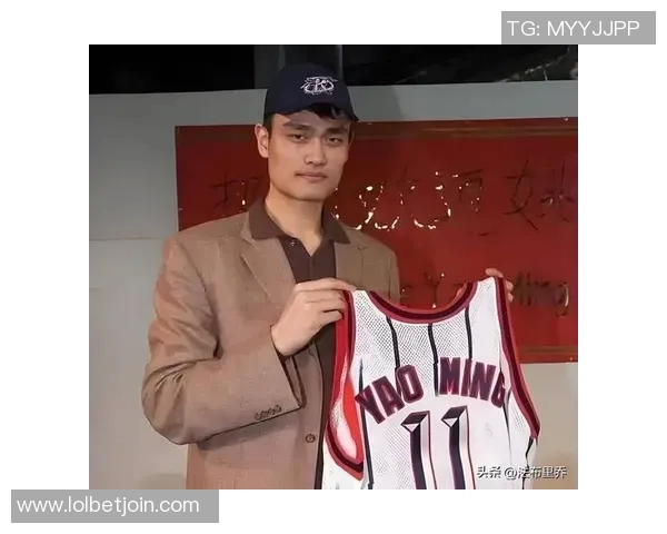 姚明罹患癌症的消息引发广泛关注与支持，球迷们为其送上祝福与鼓励