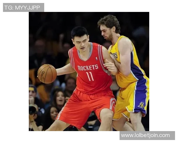 姚明领衔中国男篮严防新西兰队展现卓越防守技巧与团队协作