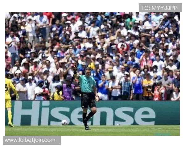 英超激战：多特蒙德凭乌龙球险胜马竞引发争议判罚热议