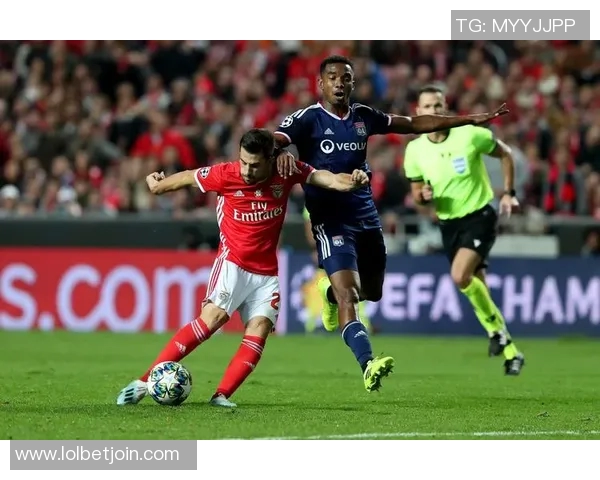 中超赛场惊现冷门本菲卡大胜里昂引发全场狂欢