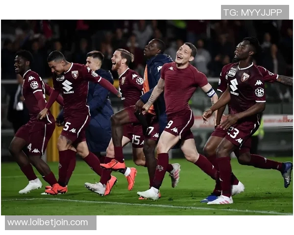 世界杯激战AC米兰小胜波尔图红牌争议引发全场热议与转会传闻