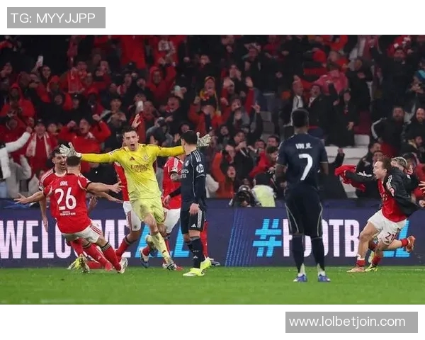 本菲卡友谊赛大胜那不勒斯争议判罚引发全场热议与绝杀瞬间回顾 本菲卡友谊赛大胜那不勒斯争议判罚引发全场热议与绝杀瞬间回顾