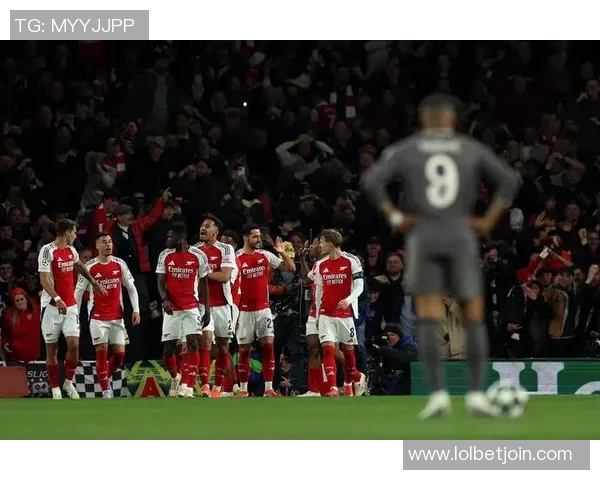 意甲激战阿森纳狂胜皇马五球绝杀引发争议判罚全场沸腾 意甲激战阿森纳狂胜皇马五球绝杀引发争议判罚全场沸腾