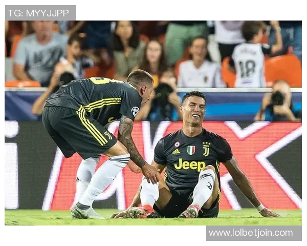 英超焦点战里昂与本菲卡互交白卷争议判罚引发全场热议