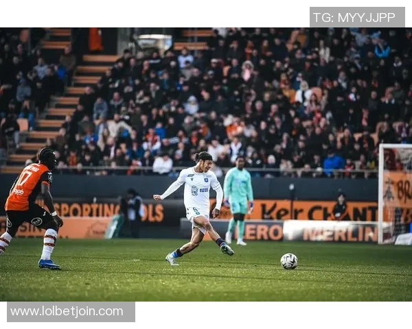 意甲精彩对决里昂与利物浦战平争议判罚引发全场热议