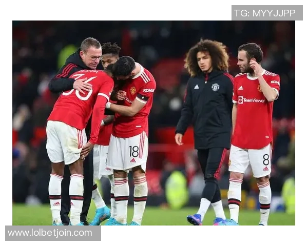 友谊赛曼联与巴黎圣日耳曼战成平局补时进球引发全场狂欢解析战术布局